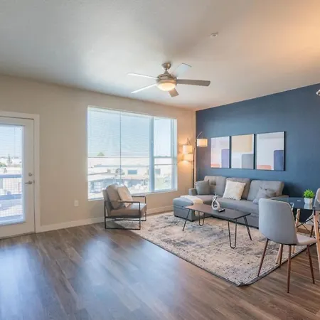 Elegant 1Bd - Balcony, Pool, Gym, W-D - Sleeps 4 Apartment